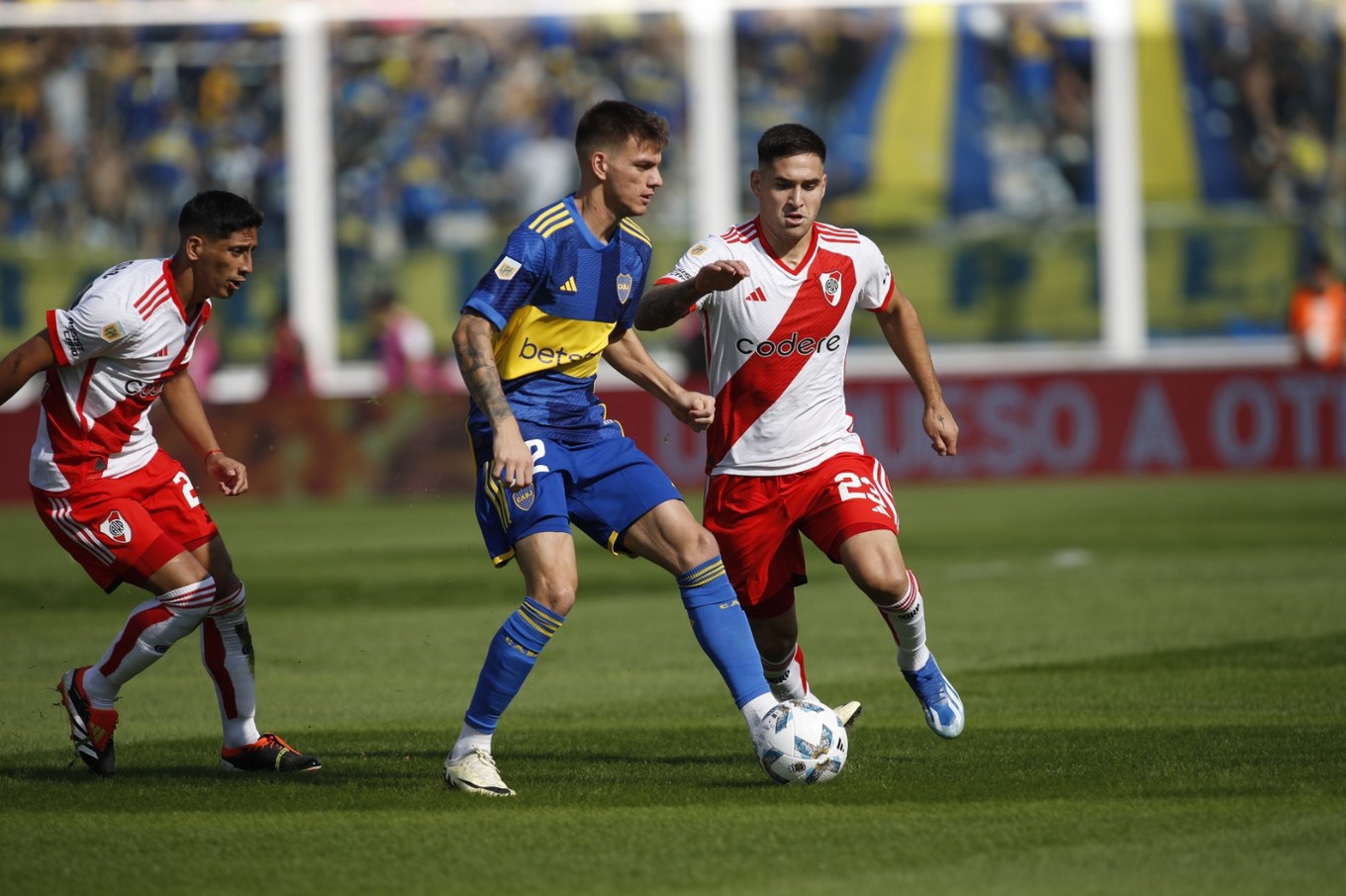 FOTO: Miguel Merentiel festeja el primer tanto de Boca ante River. (Foto: Daniel Cáceres).