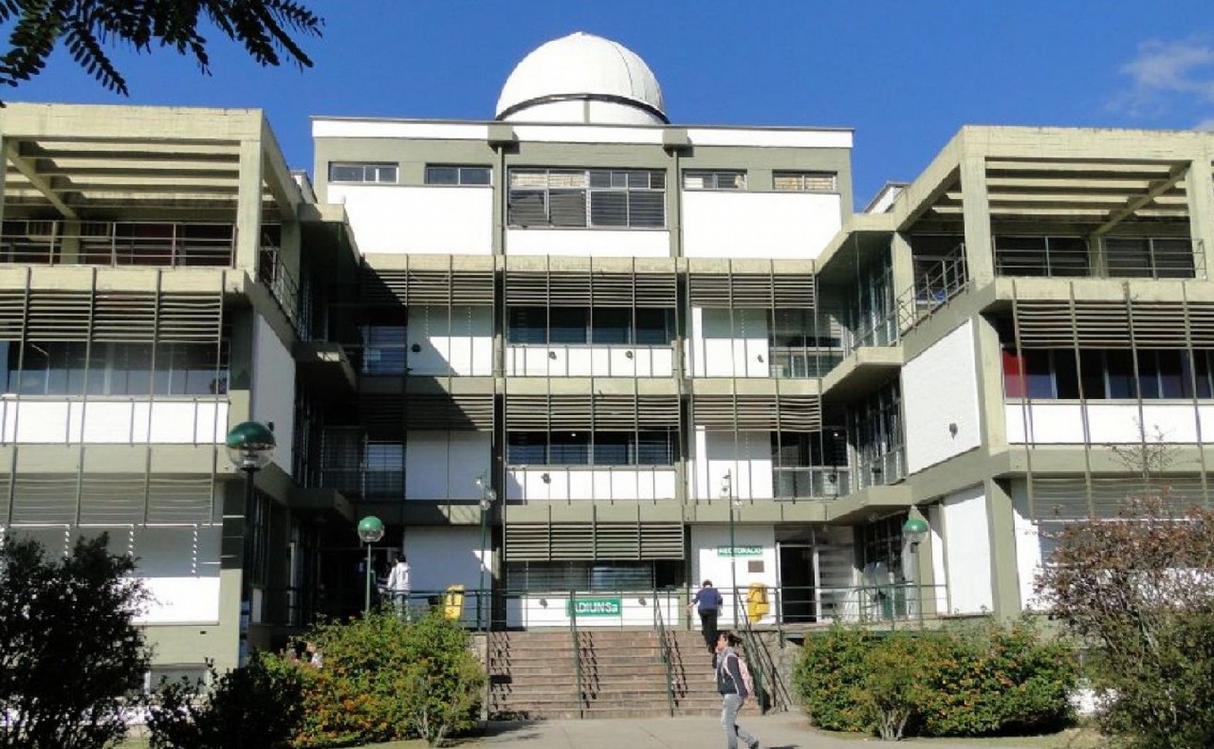 Universidad Nacional de Salta Cover