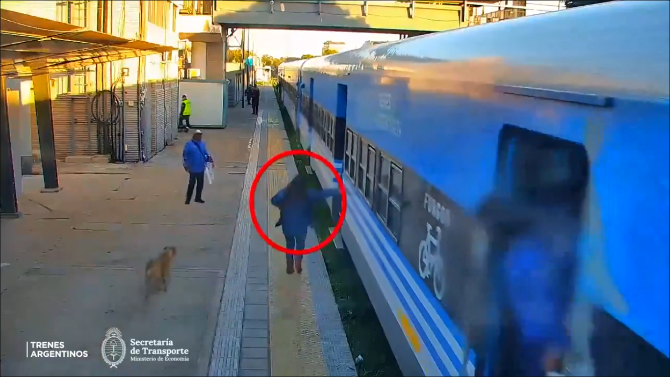 Video: una mujer intentó subirse a un tren en movimiento y terminó herida -  Noticias - Cadena Heat