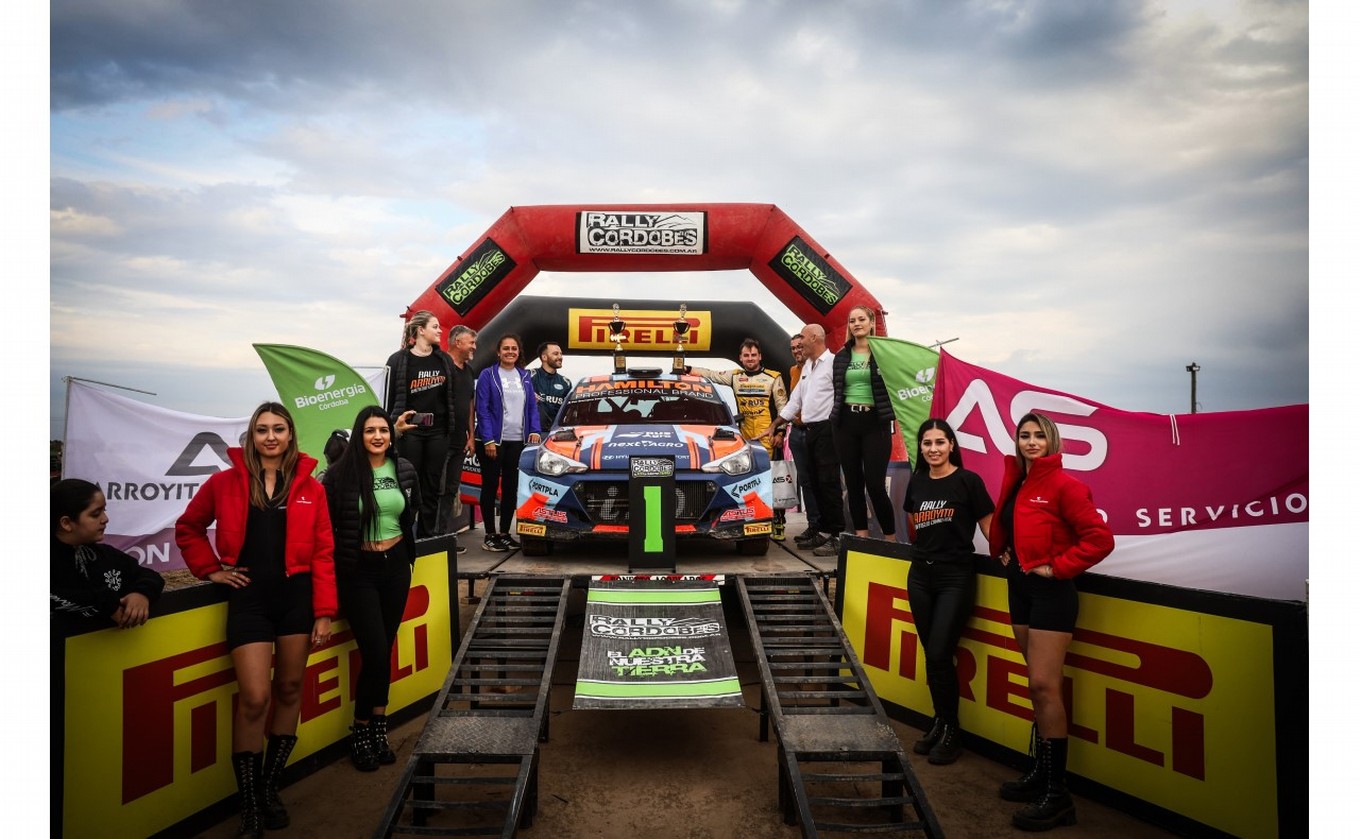 FOTO: Gran alegría para los 'Dechiara', debut y podio con su Polo R5