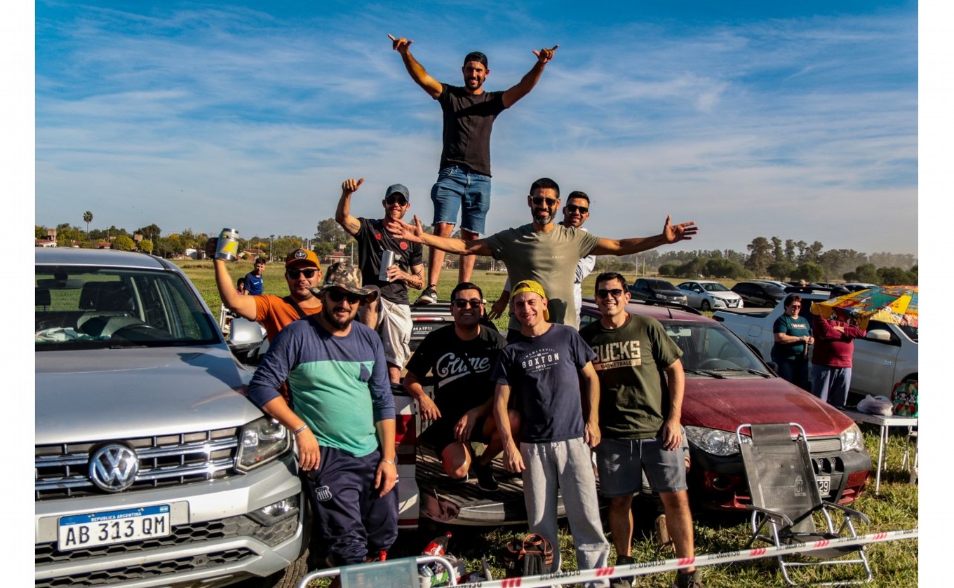 FOTO: La multitud en el 'bosquecito' y el paso de Ribodino, 2° en Maxi Rally