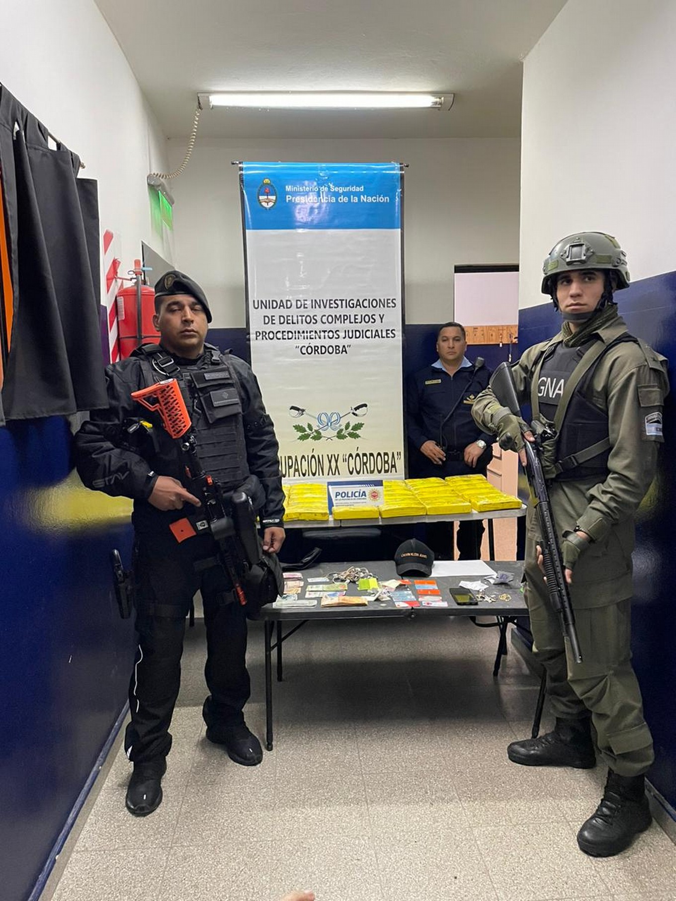 FOTO: El secuestro de la cocaína con el sello 