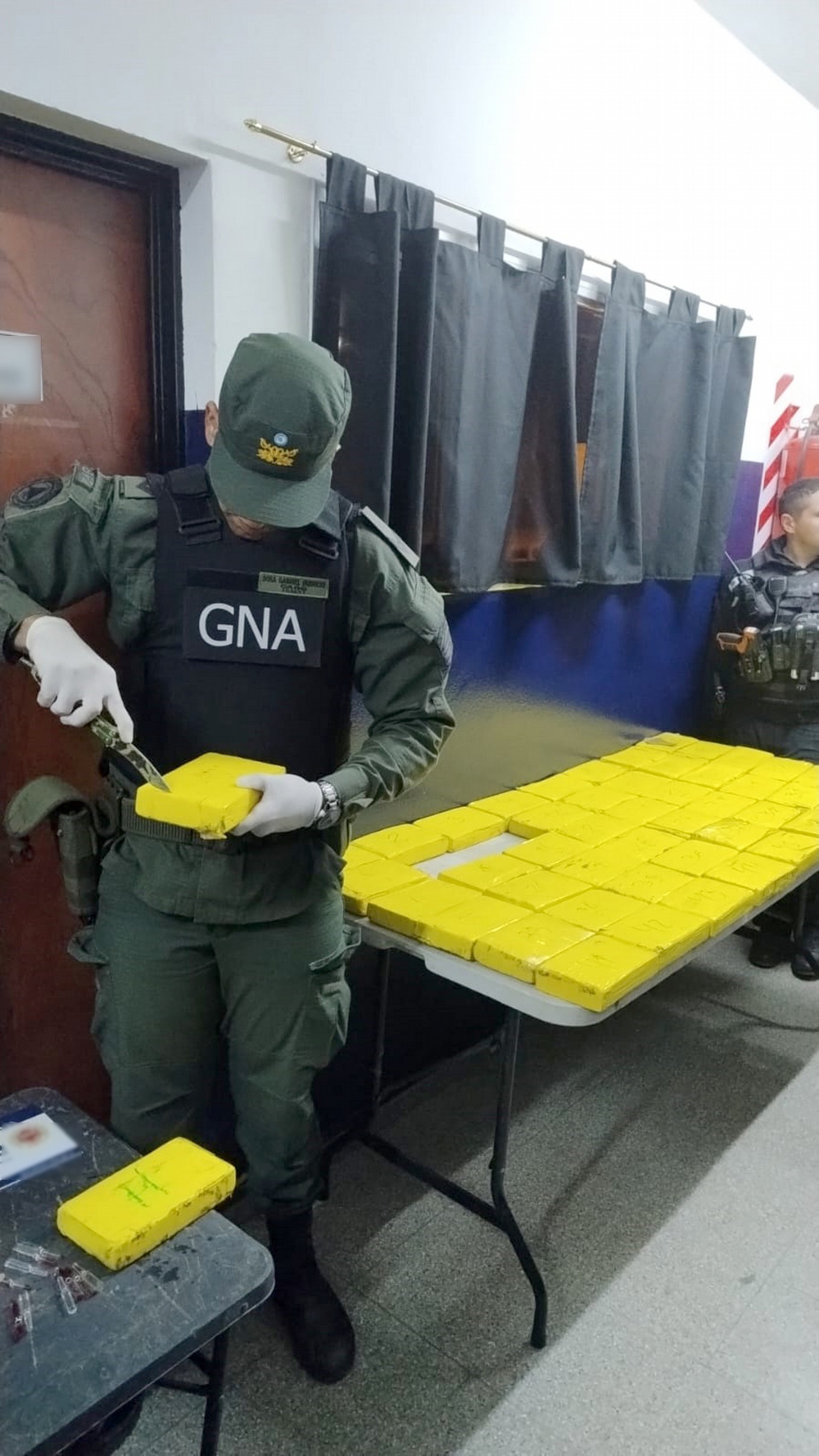 FOTO: El secuestro de la cocaína con el sello 