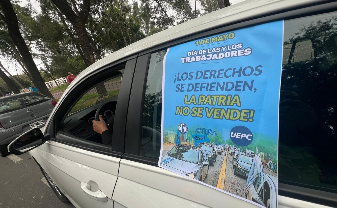 FOTO: Caravana de Camioneros y UTEP en Córdoba. (Foto: Daniel Cáceres/Cadena 3)