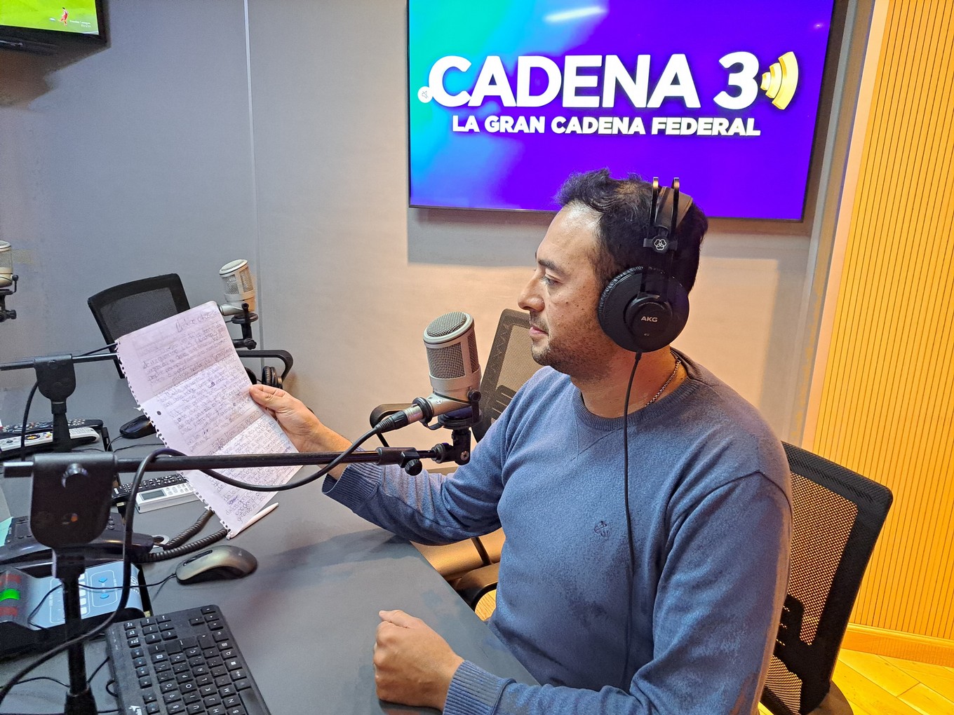 AUDIO: La emocionante carta hecha a mano de un oyente de la radio al 
