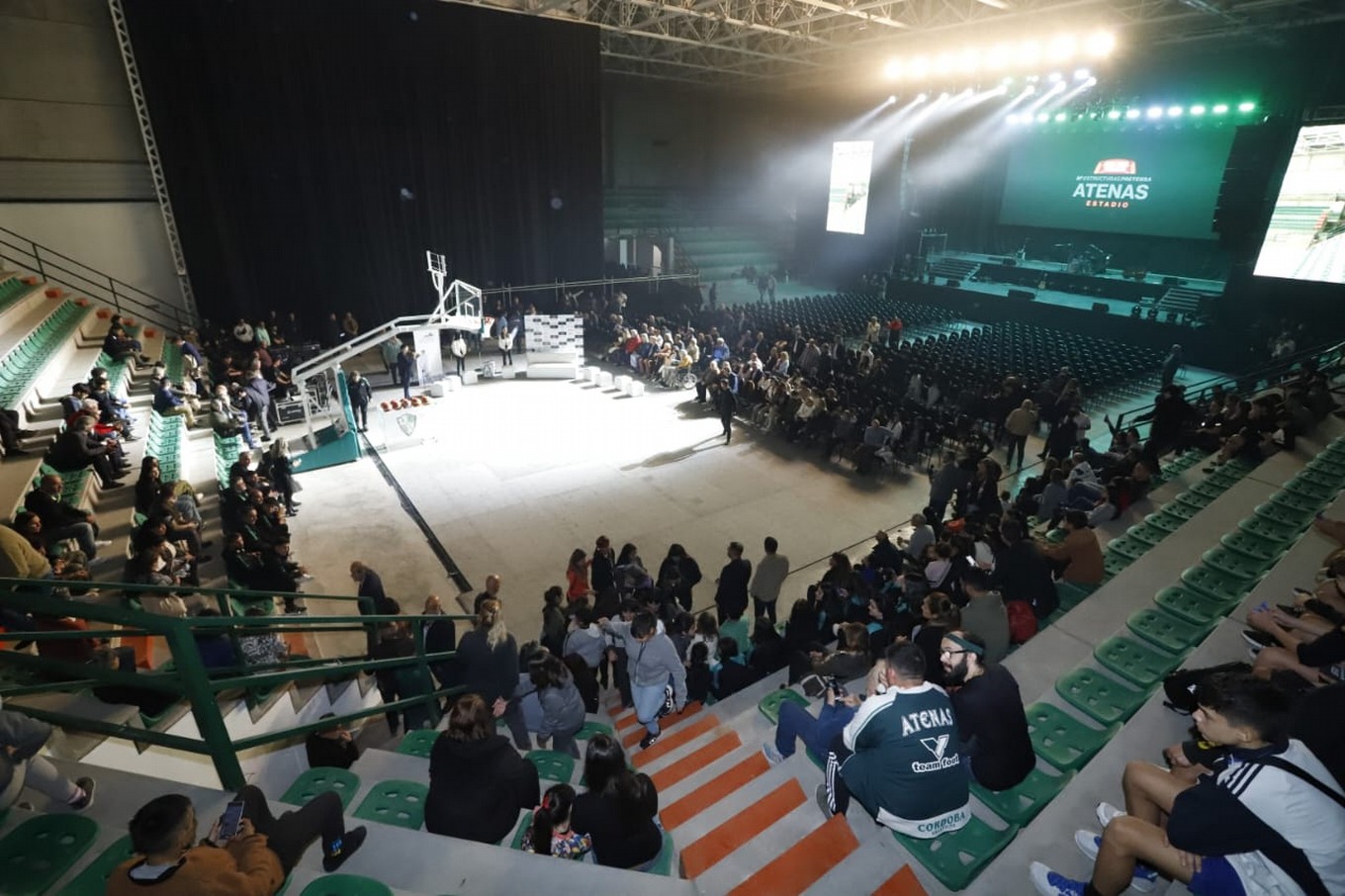 FOTO: Atenas cumplió el sueño: inauguró el nuevo estadio en Barrio General Bustos