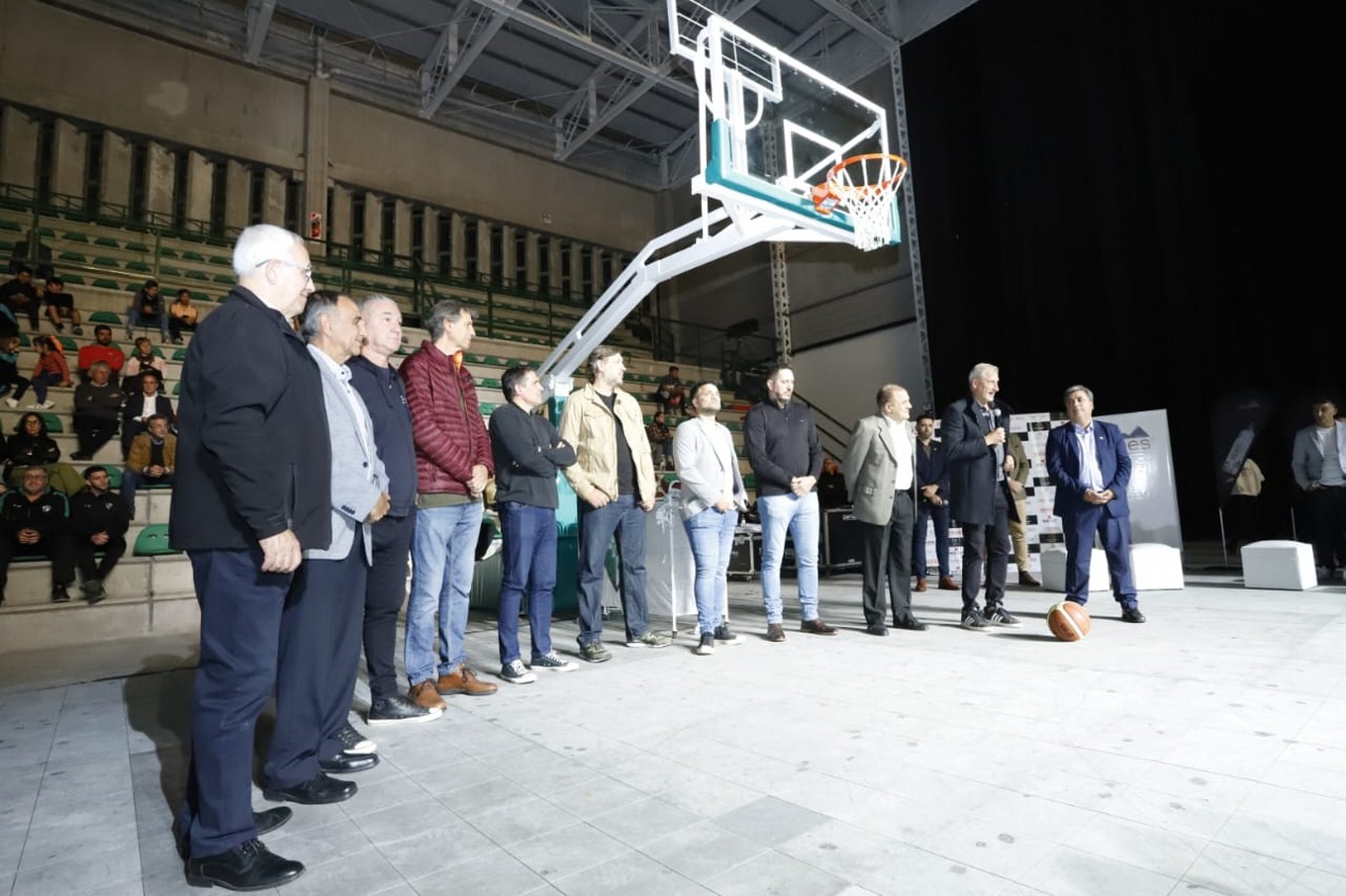 FOTO: Atenas cumplió el sueño: inauguró el nuevo estadio en Barrio General Bustos