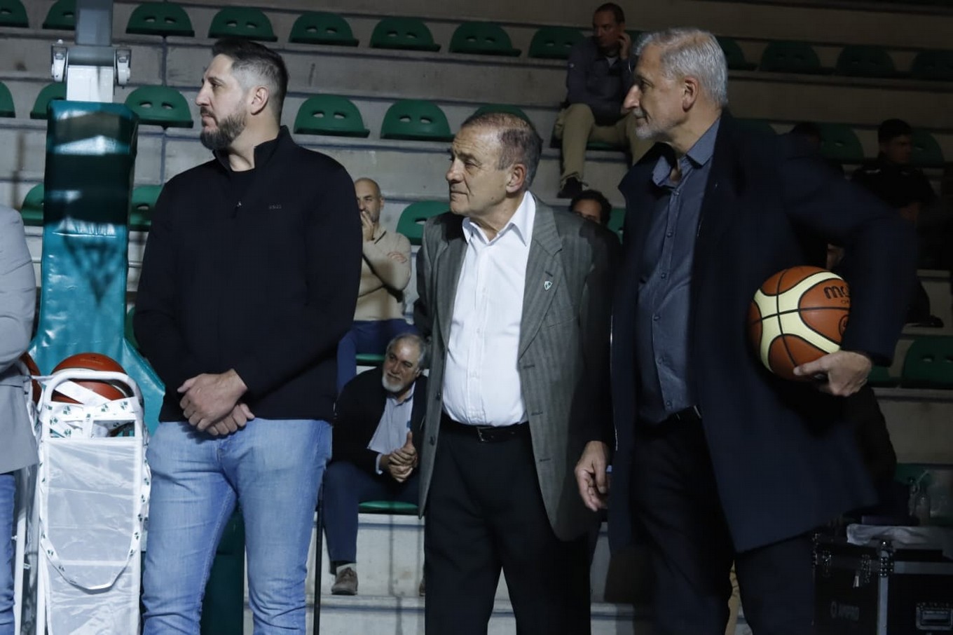 FOTO: Atenas cumplió el sueño: inauguró el nuevo estadio en Barrio General Bustos