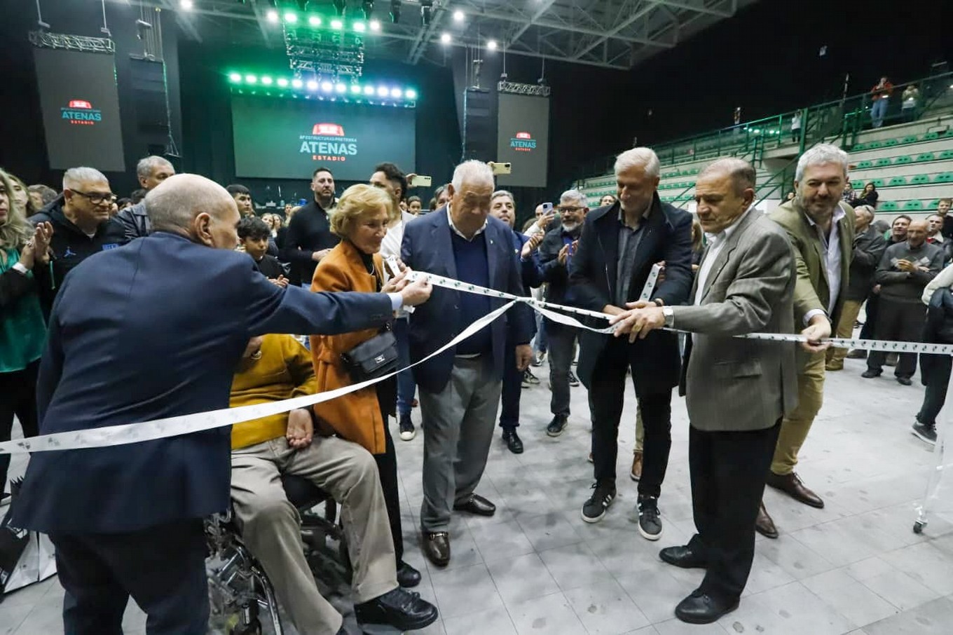 FOTO: Atenas cumplió el sueño: inauguró el nuevo estadio en Barrio General Bustos