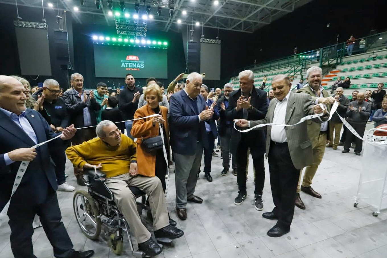 FOTO: Atenas cumplió el sueño: inauguró el nuevo estadio en Barrio General Bustos