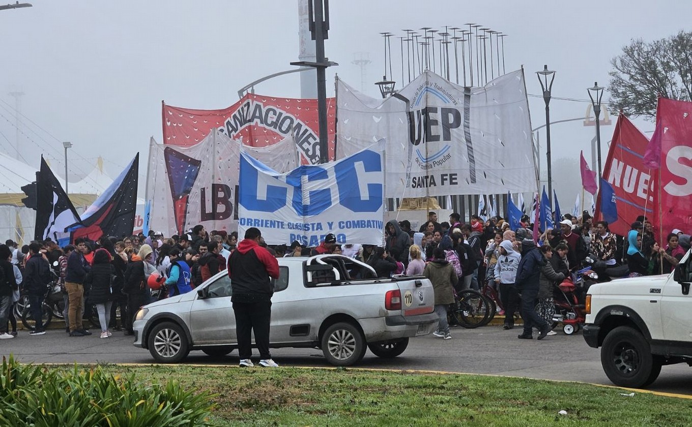 FOTO: Piquete en uno de los accesos a Rosario.