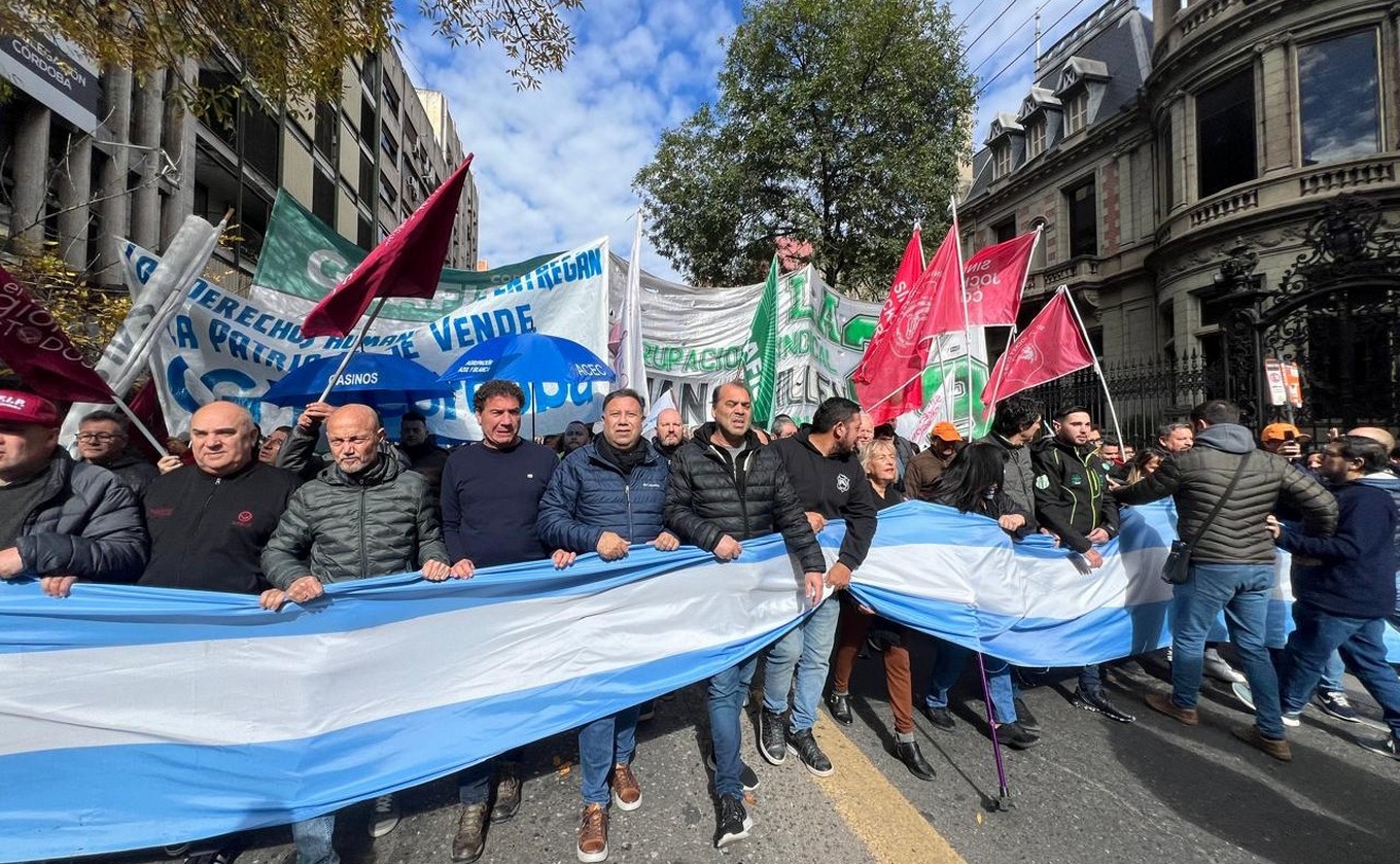 FOTO: Paro de la CGT, Suoem y otros gremios en Córdoba. (Foto: Daniel Cáceres/Cadena 3)