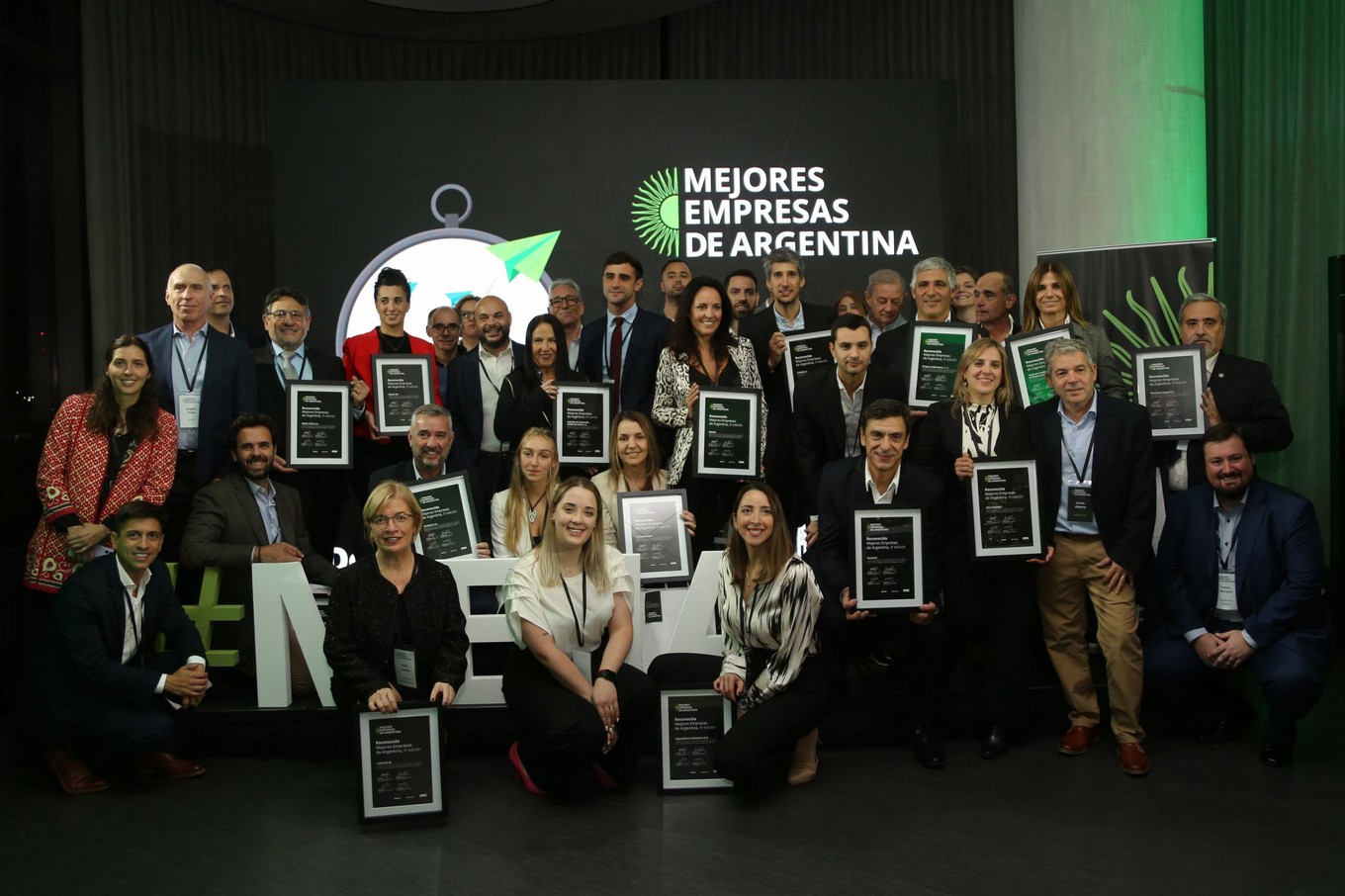 FOTO: Hernán Majlis y Soledad Criado con las autoridades de Deloitte, Santander y UCEMA.