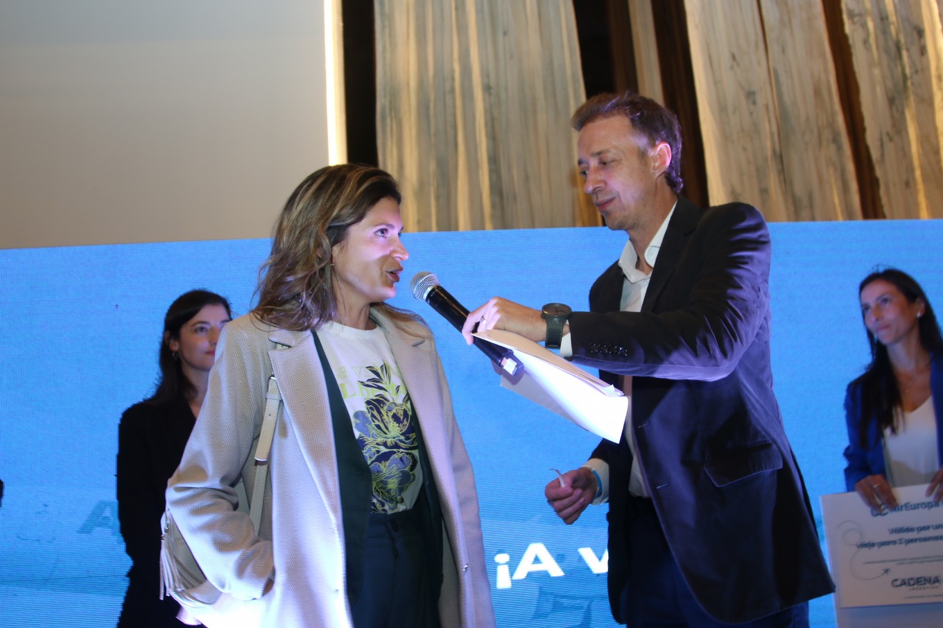 FOTO: Pamela Noriega Coppola (Air Europa) y Alambre Jarmolczuk (Cadena Heat).