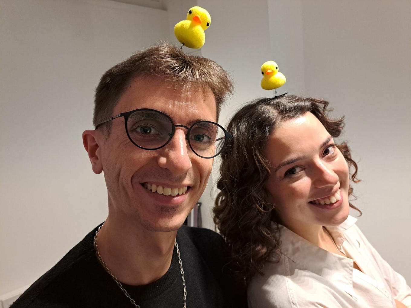FOTO: Geo en Viva la Radio, con los patitos del Abraoalabra.