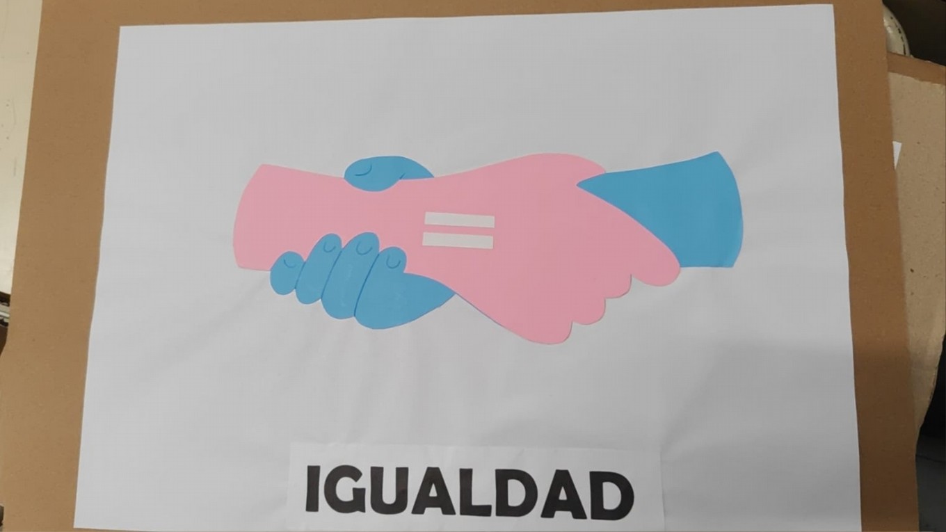 FOTO: Los pictogramas del Himno interpretado por la escuela de Ucacha