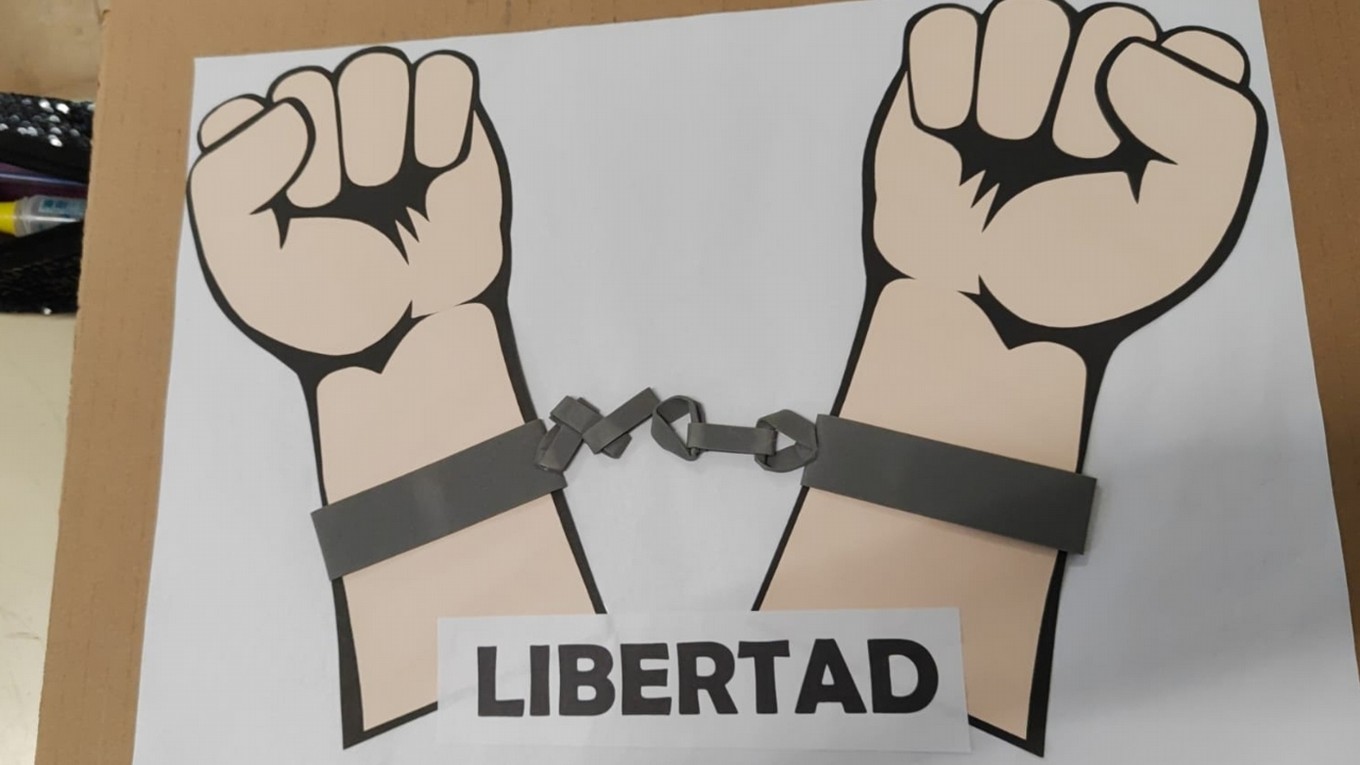 FOTO: Los pictogramas del Himno interpretado por la escuela de Ucacha