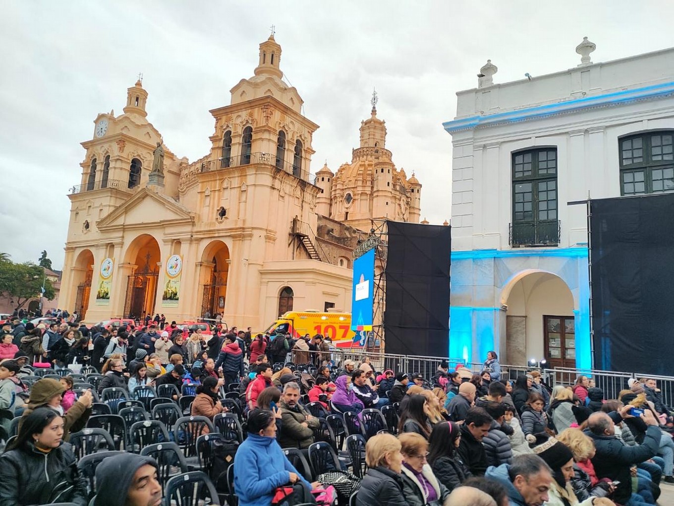 FOTO: Cambio de guardia en el Cabildo de Córdoba. 