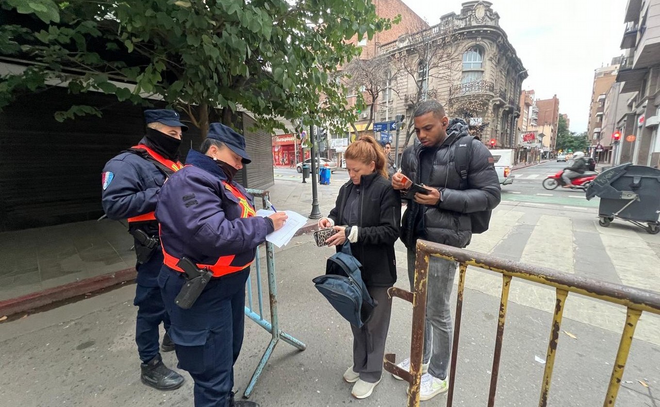 FOTO: Preparativos en Córdoba por la llegada de Milei. (Foto: Juan Federico/Cadena 3)