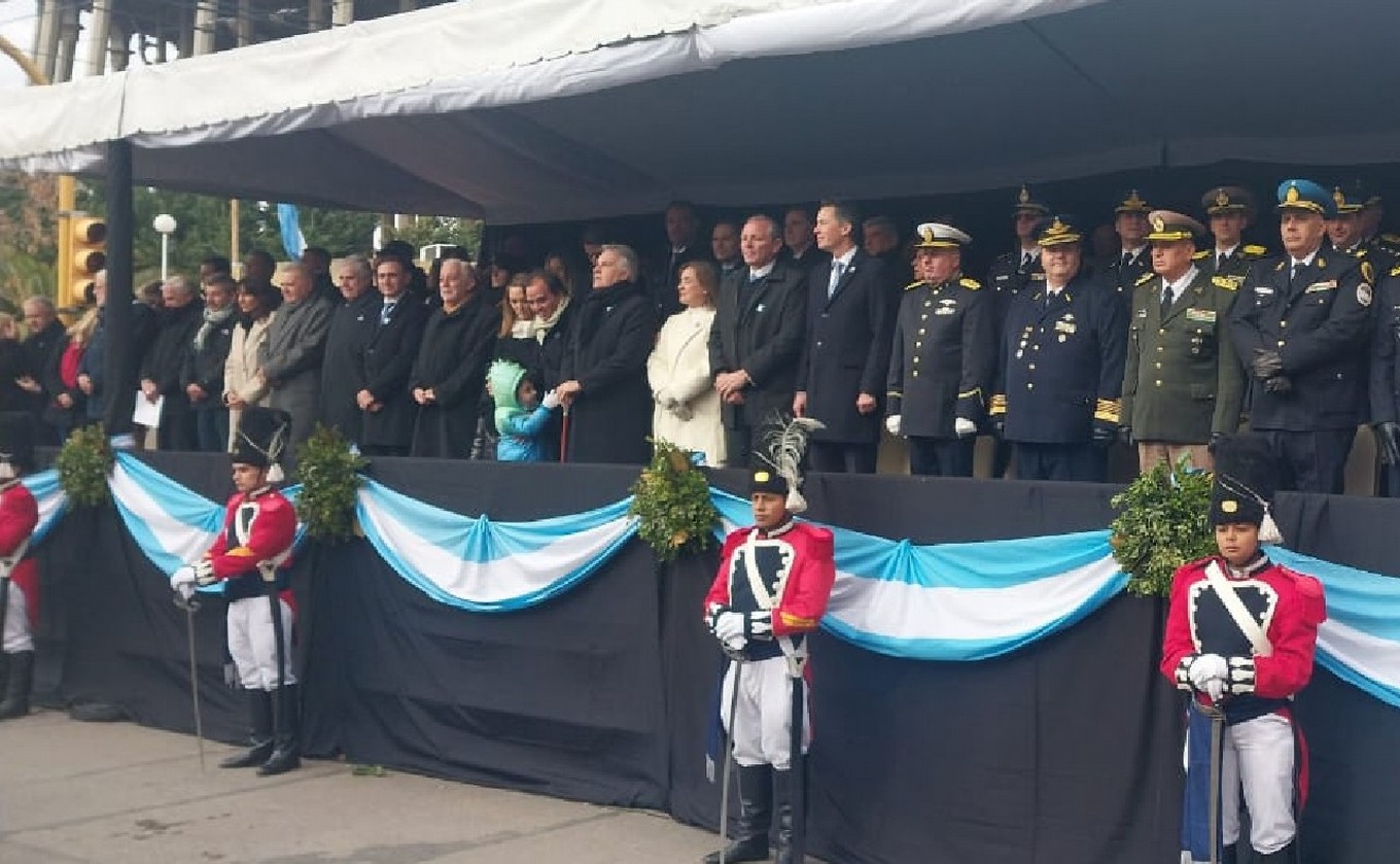 FOTO: Llaryora preside el acto del 25 de Mayo en Río Cuarto.