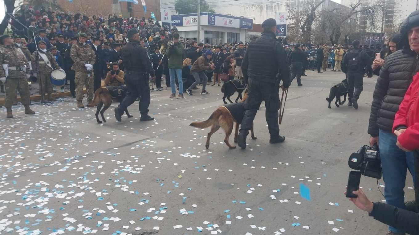 FOTO: Llaryora preside el acto del 25 de Mayo en Río Cuarto.