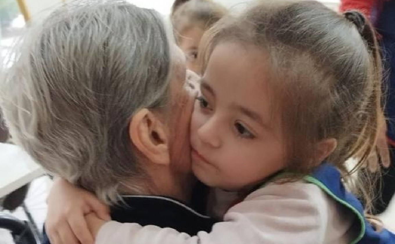 FOTO: Mi amigo mayor, el proyecto que une a niños y adultos de una residencia en Santa Fe.