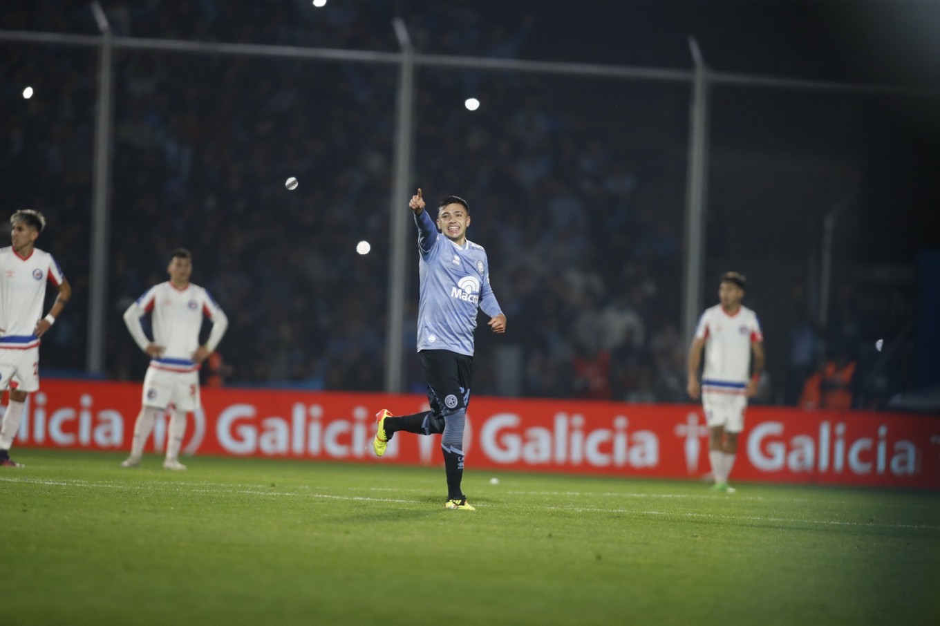 FOTO: Gerónimo Heredia festeja el tanto del triunfo de Belgrano. 