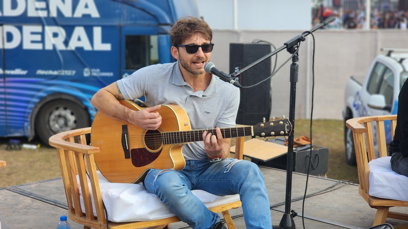 FOTO: Ahyre le puso música al escenario de Cadena 3 en Agroactiva.