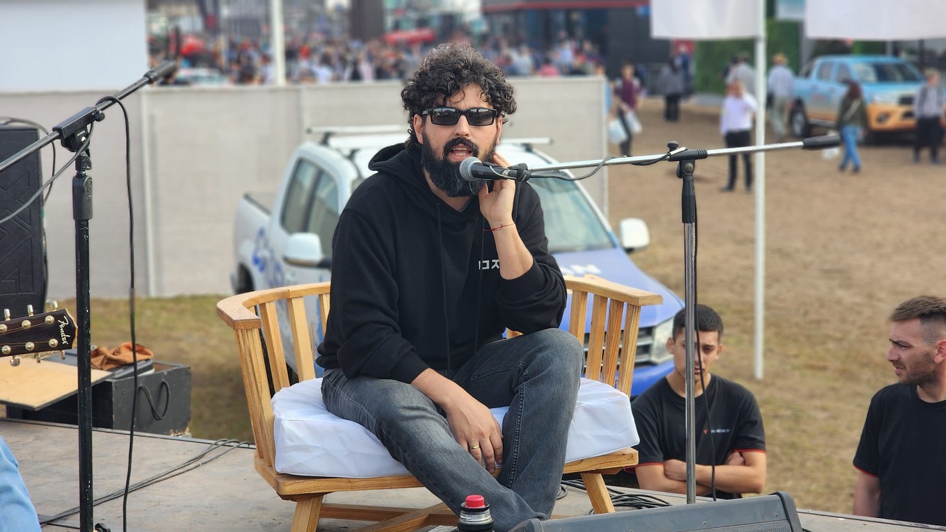 FOTO: Ahyre le puso música al escenario de Cadena 3 en Agroactiva.