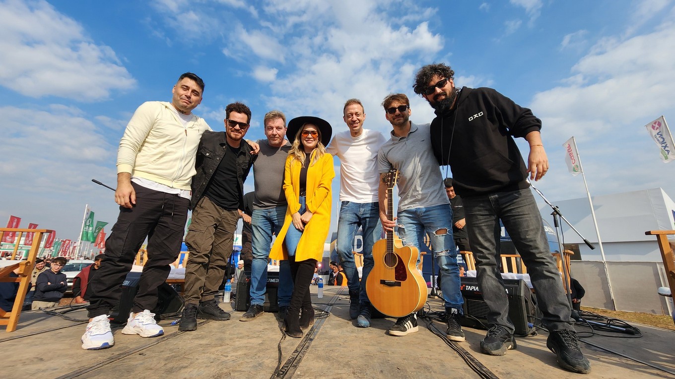 FOTO: Ahyre le puso música al escenario de Cadena 3 en Agroactiva.