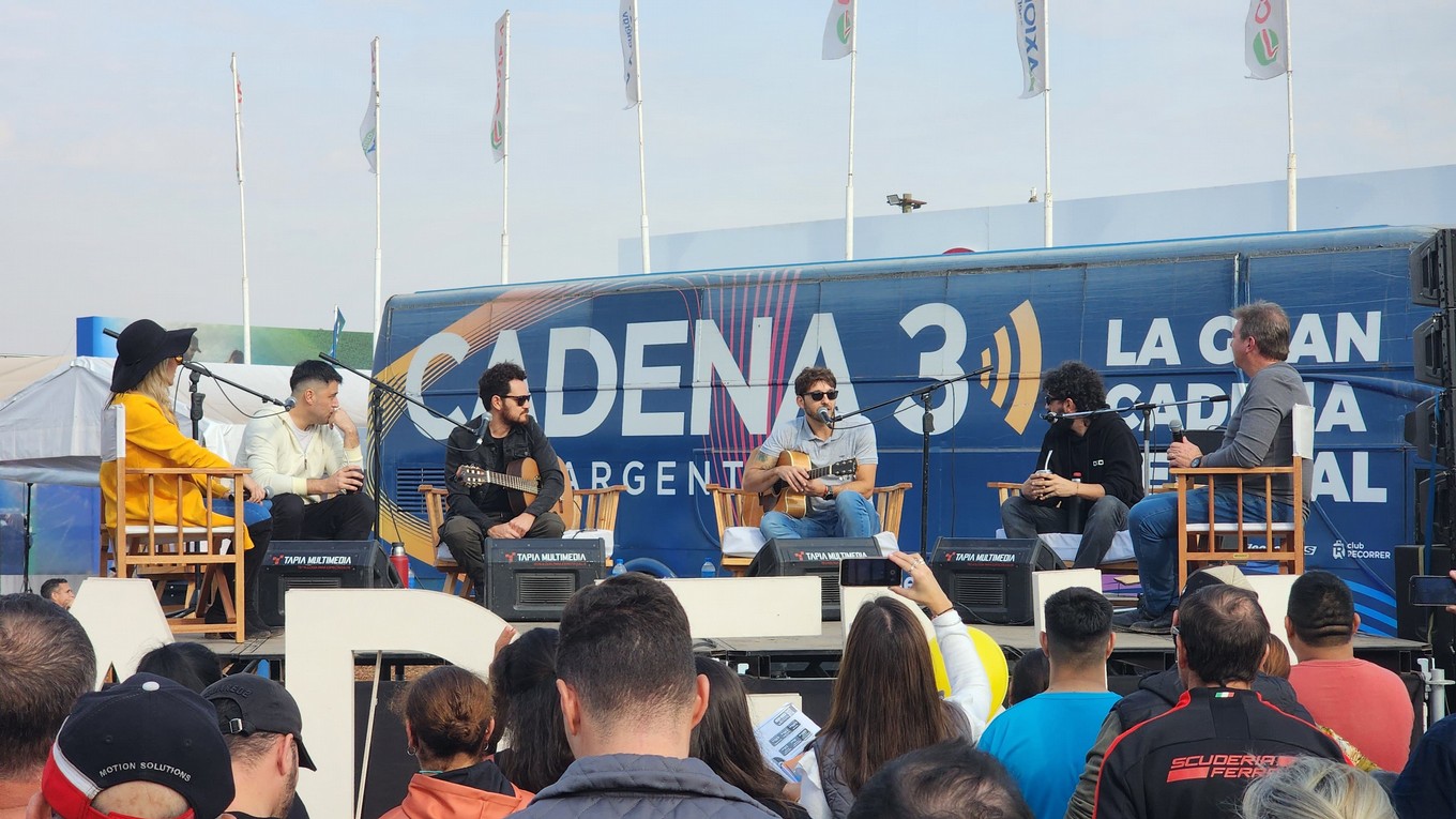 FOTO: Ahyre le puso música al escenario de Cadena 3 en Agroactiva.