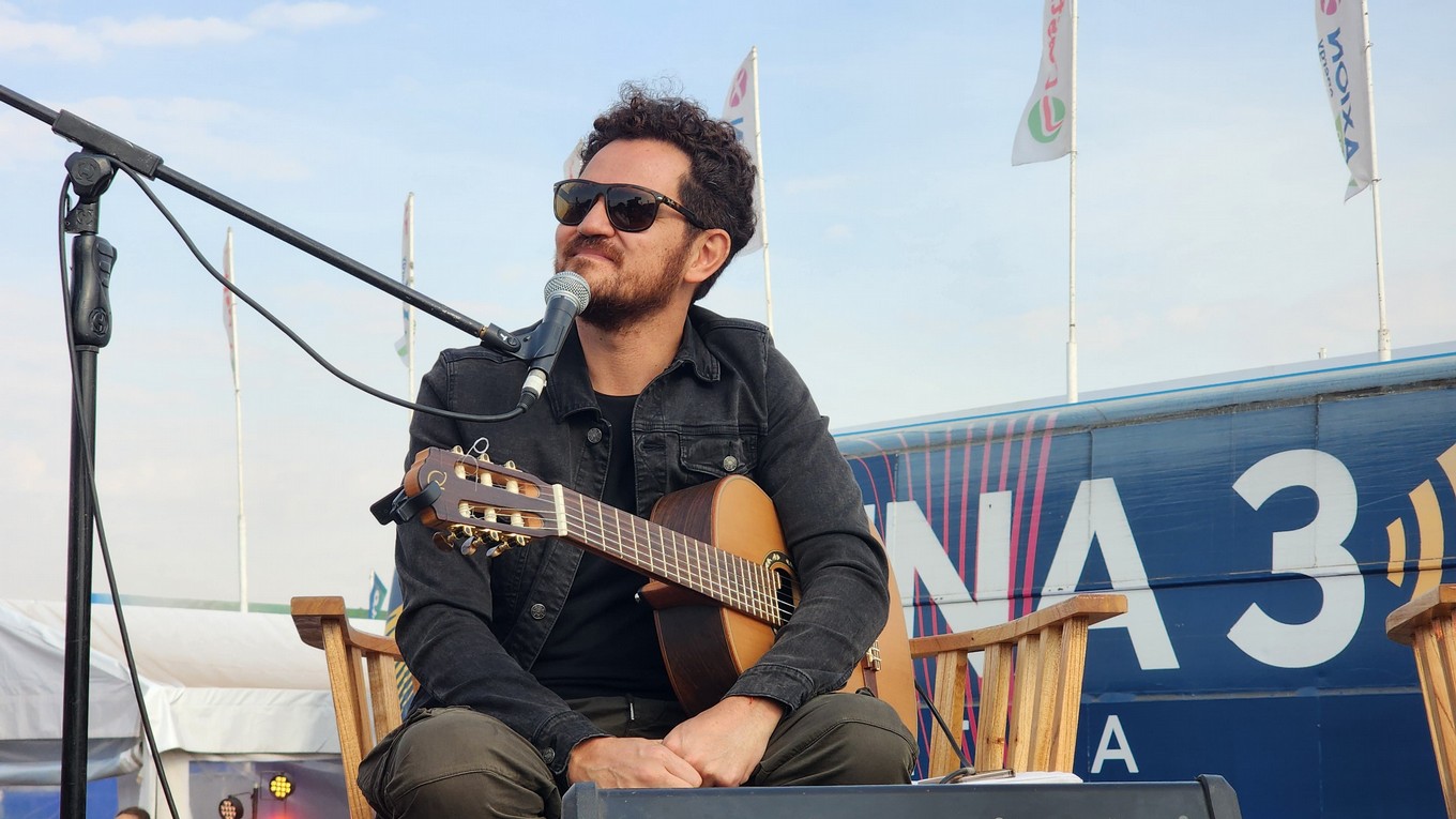 FOTO: Ahyre le puso música al escenario de Cadena 3 en Agroactiva.