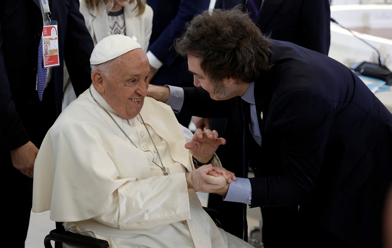 FOTO: El encuentro de Milei con el Papa Francisco en la Cumbre del G7.