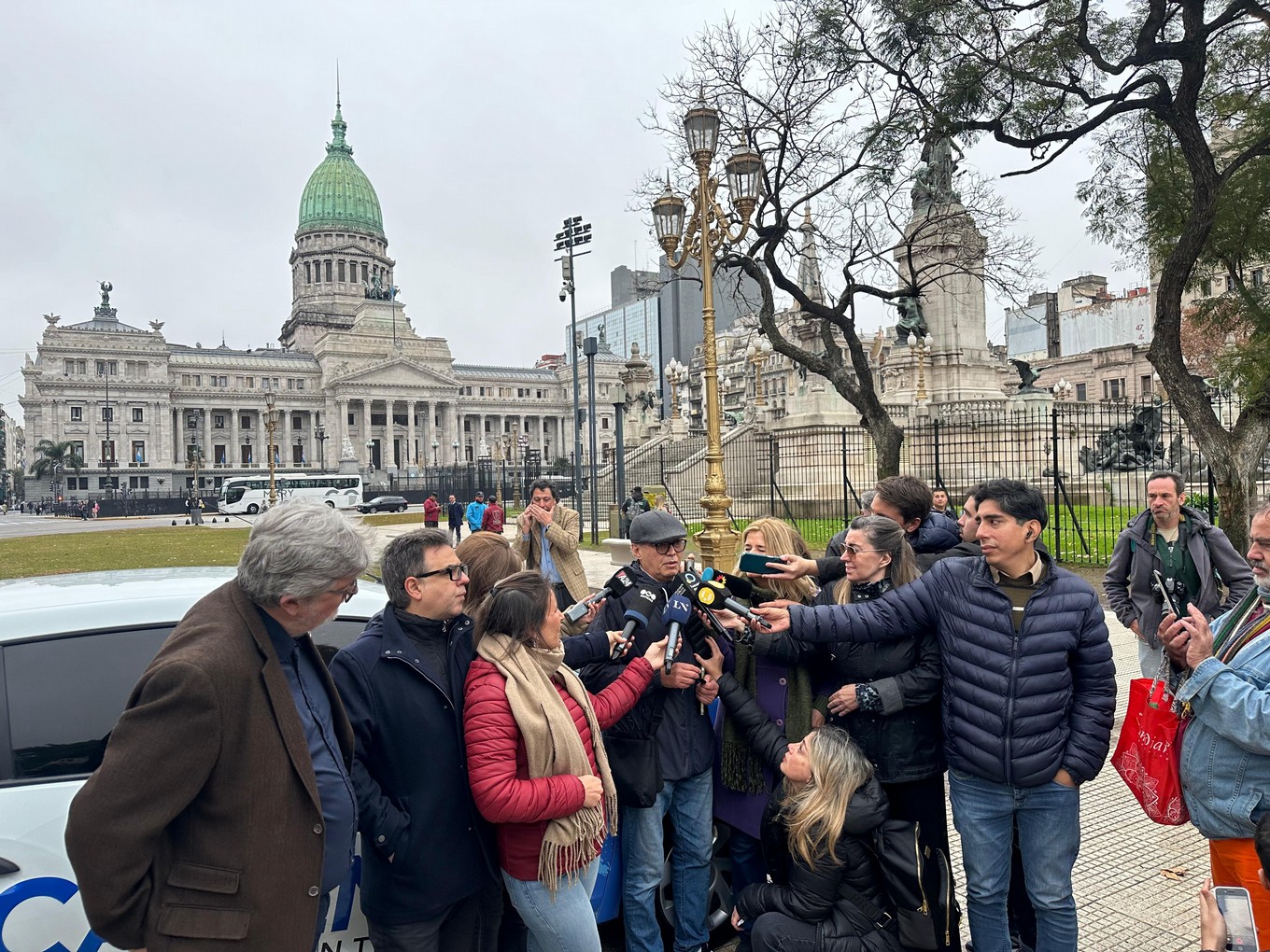 FOTO: Orlando Morales recibió el móvil de Cadena 3 Buenos Aires.