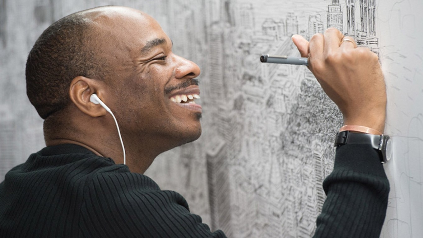 FOTO: Stephen Wiltshire puede dibujar una ciudad entera de memoria