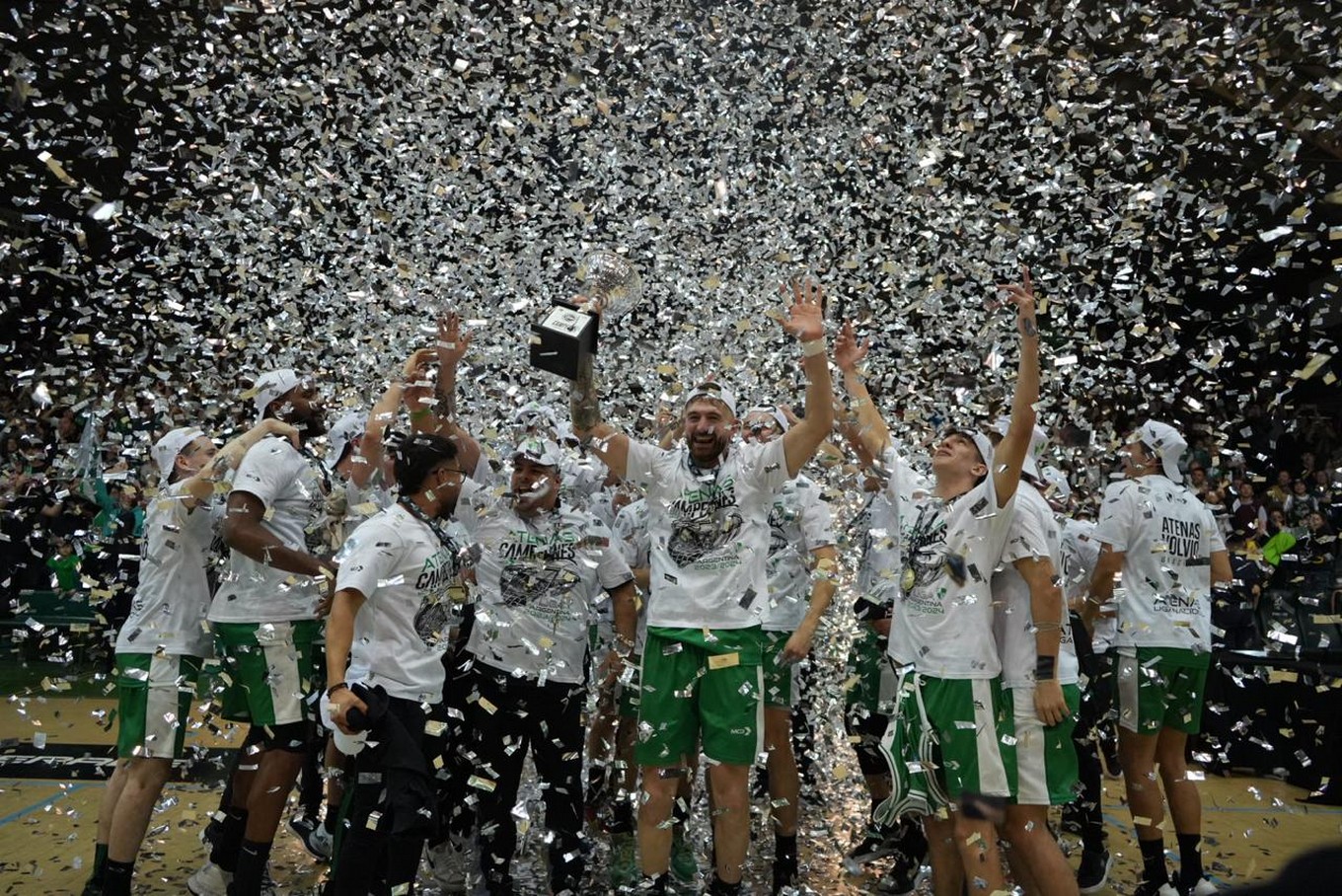 FOTO: Atenas volvió a la Liga Nacional y Córdoba festeja. (Foto: Daniel Cáceres/Cadena 3).