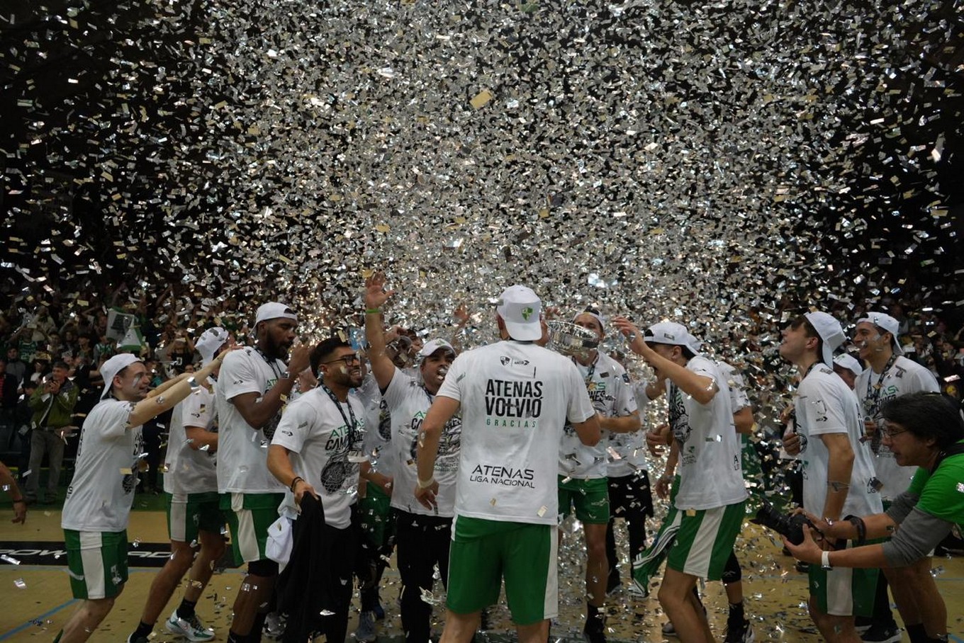 FOTO: Atenas volvió a la Liga Nacional y Córdoba festeja. (Foto: Daniel Cáceres/Cadena 3).