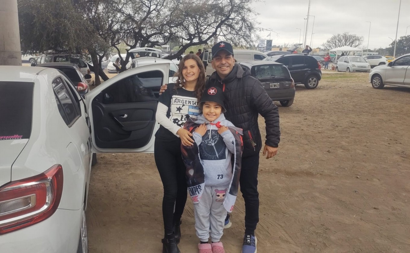 FOTO: Los fanáticos de La Renga empiezan a llegar al Mario Alberto Kempes.