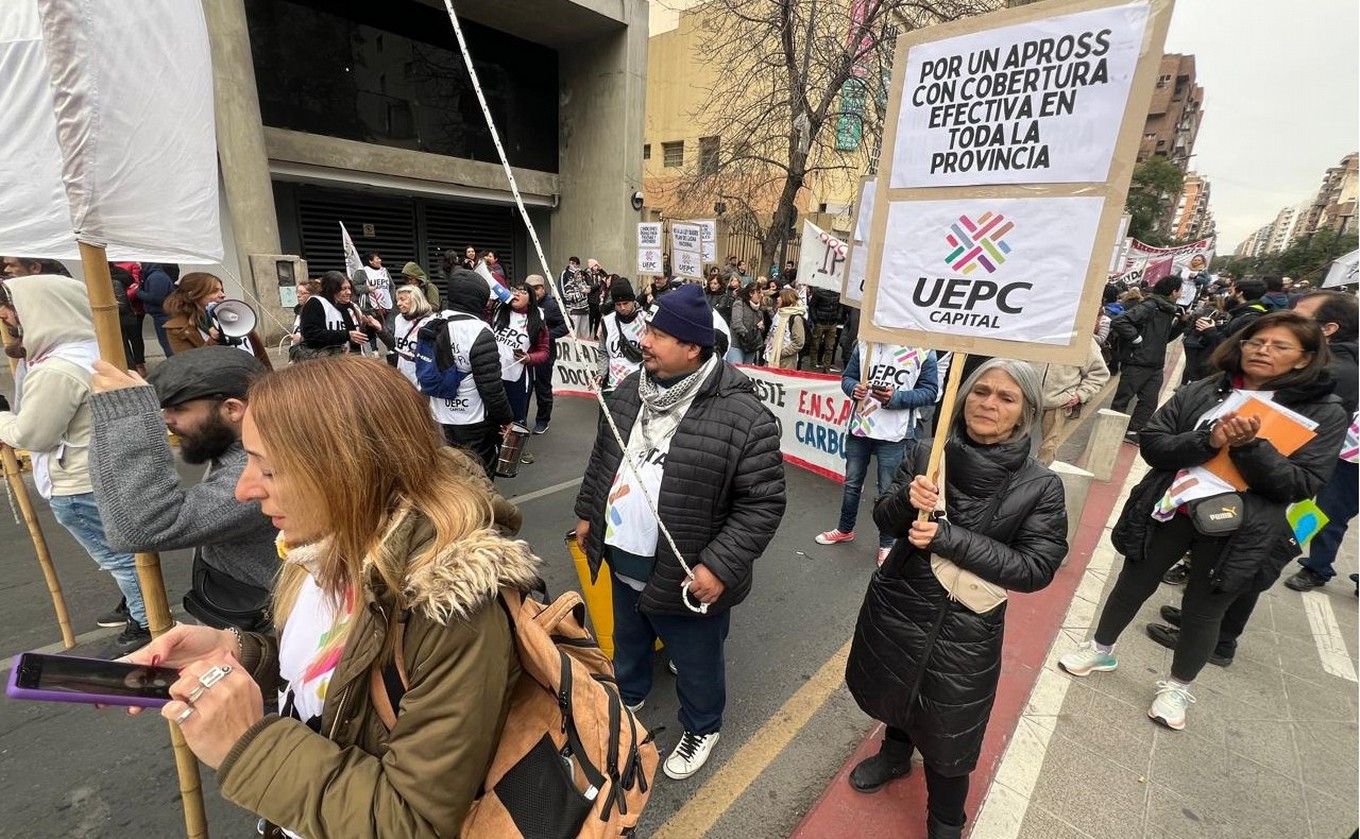 FOTO: Marcha de UEPC capital en Córdoba. (Foto: Daniel Cáceres/Cadena 3)