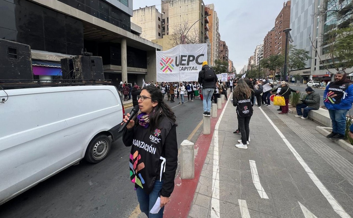 FOTO: Marcha de UEPC capital en Córdoba. (Foto: Daniel Cáceres/Cadena 3)
