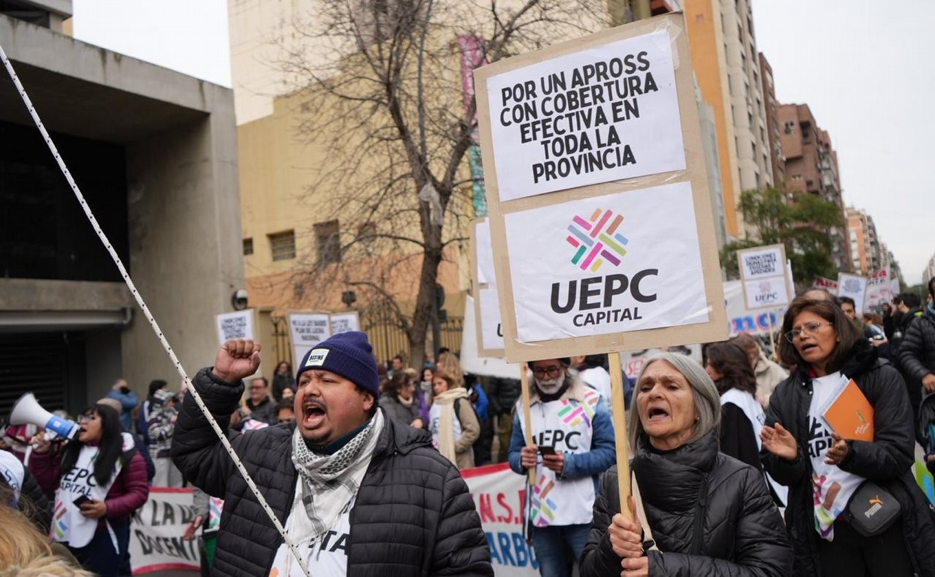FOTO: Marcha de UEPC capital en Córdoba. (Foto: Daniel Cáceres/Cadena 3)