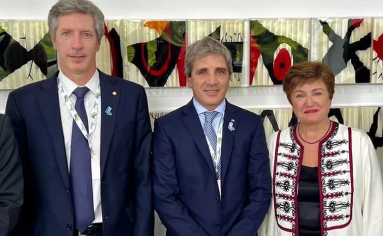 El FMI salió a respaldar las medidas anunciadas por Caputo y Bausili ...