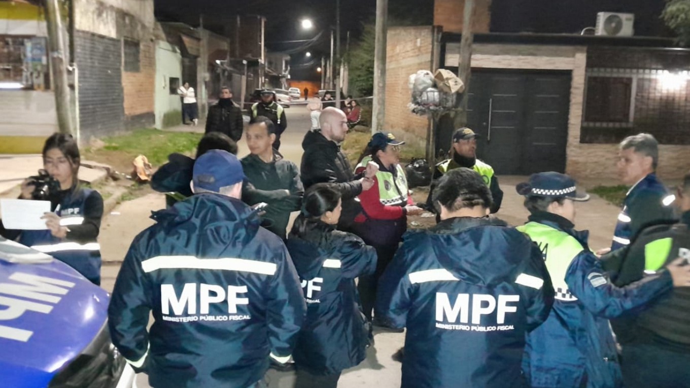 FOTO: Encuentran muerta a una mujer trans en el pozo de una casa en Tucumán