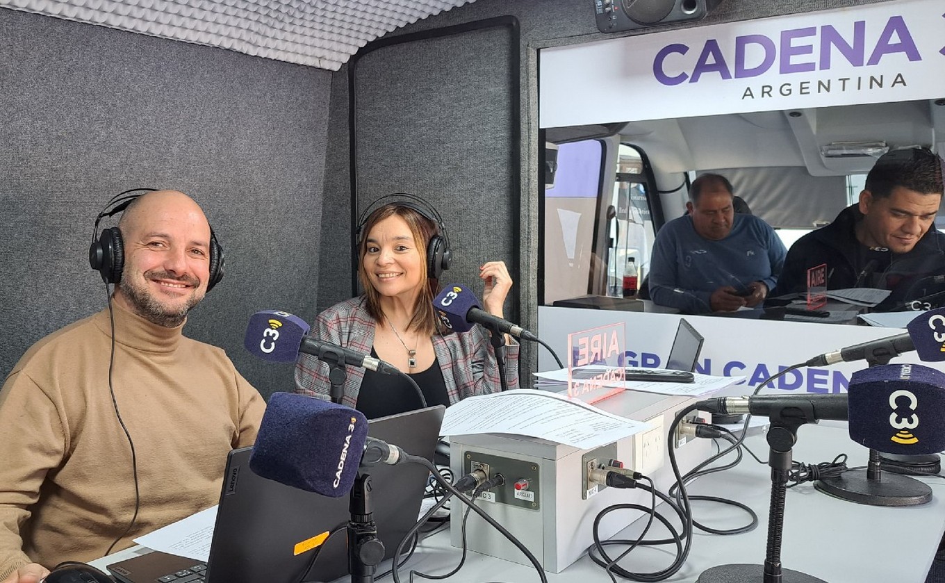 FOTO: Viva la Radio celebra desde la Plaza San Martín. 