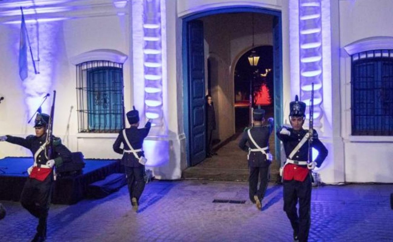 FOTO: Los Palmeras en la Plaza de la Independencia.