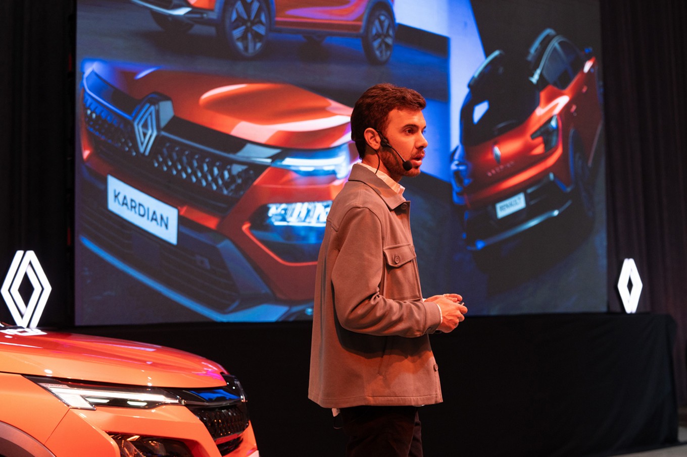 FOTO: Lucía Ploper, Directora Fundación Renault y el Kardian