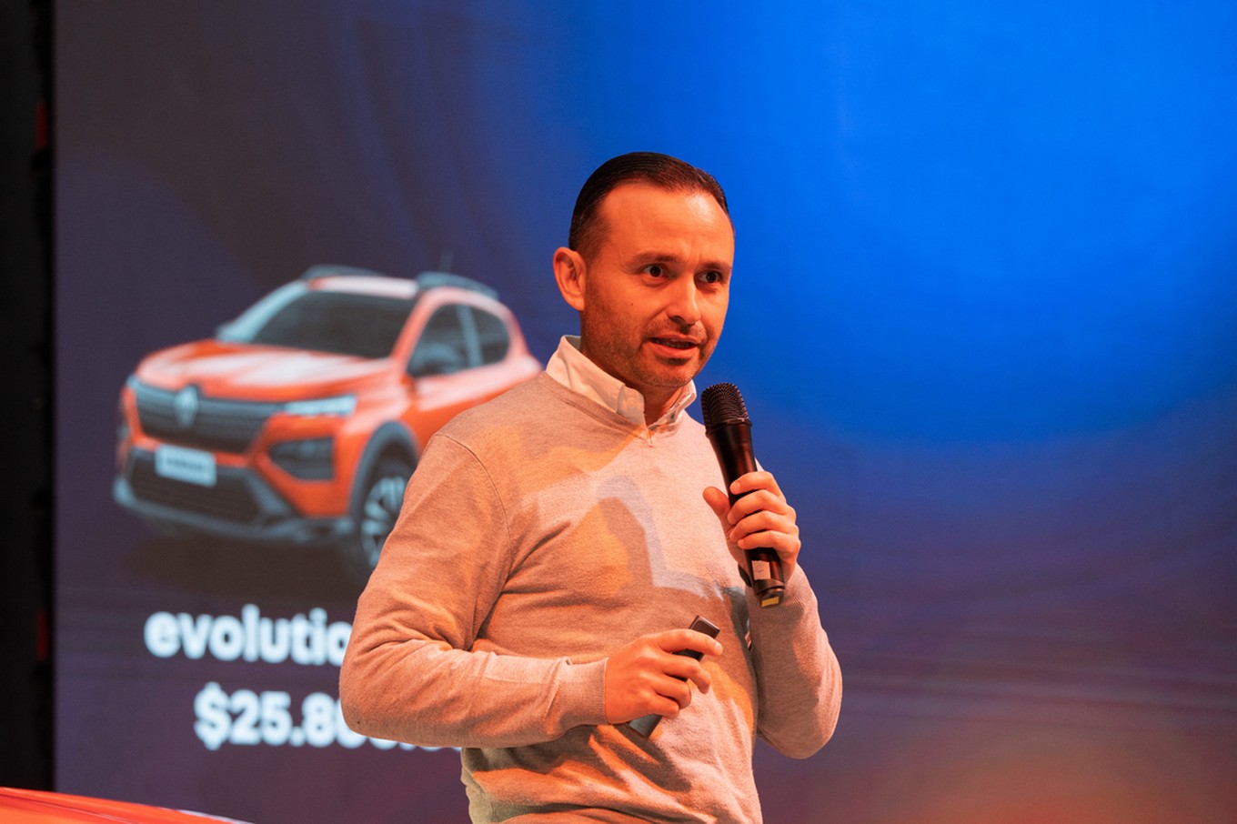 FOTO: Mauricio Hojman, Brand Manager de Renault y el Kardian.