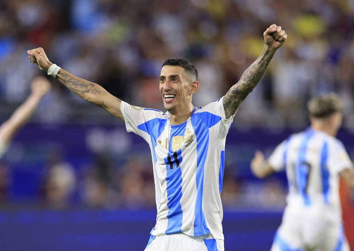 FOTO: Holan y una nueva ventana de esperanza para tener a Di María en Central.