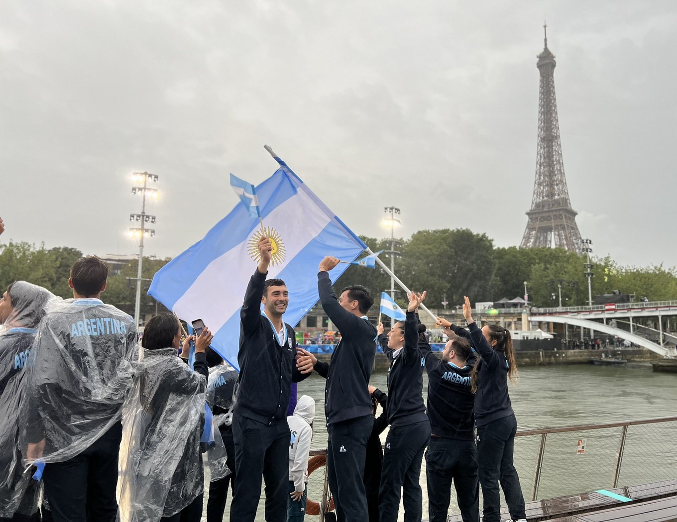 FOTO: Las "Leonas", seleccionado de hockey femenino argentino, preparadas para la ceremonia