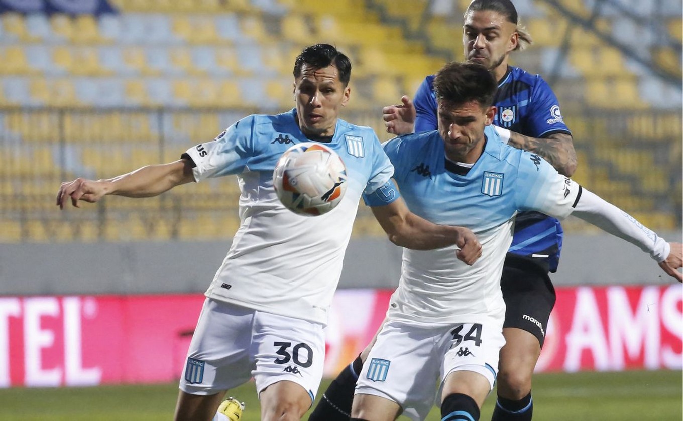 FOTO: Racing venció a Huachipato y quedó a tiro de cuartos. Foto: @RacingClub